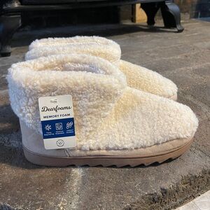 Dearfoams Cream Plush Slippers